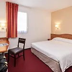 Brit Confort Villeneuve Sur Lot Hotel 3*