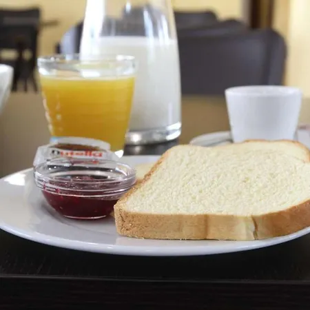 Hotel Brit Confort Villeneuve Sur Lot