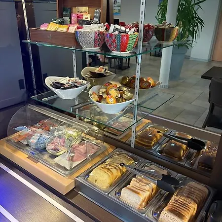 Brit Confort Villeneuve Sur Lot Hotel 3*