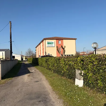 Hotel Brit Confort Villeneuve Sur Lot 3*