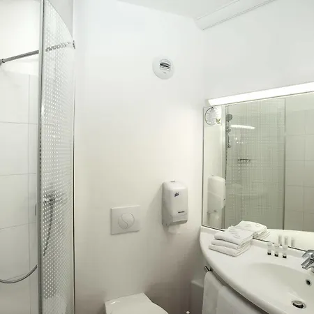 Otel Brit Confort Villeneuve Sur Lot