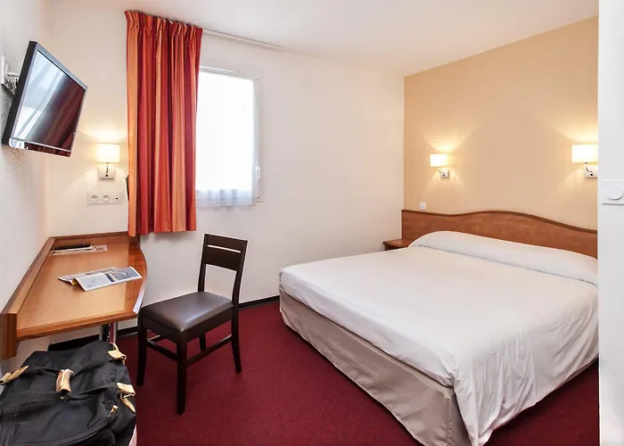 Brit Confort Villeneuve Sur Lot Szálloda 3*